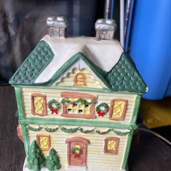Ceramic Village House Lighted GROCERY Store - Picture 3 of 5